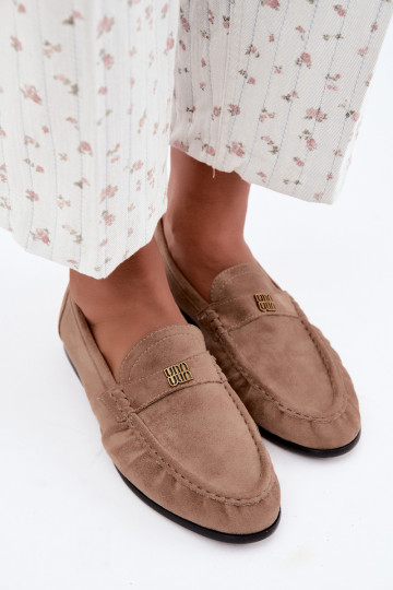 Mocassins femininos com babados e detalhes decorativos na cor areia Kairo