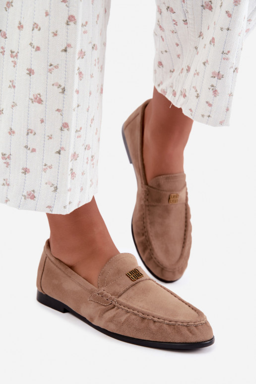 Mocassins femininos com babados e detalhes decorativos na cor areia Kairo