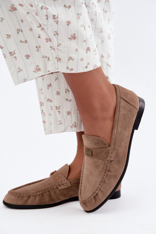 Mocassins femininos com babados e detalhes decorativos na cor areia Kairo