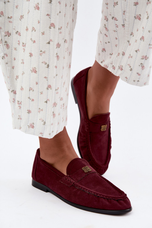 Mocassins femininos com babados e detalhes decorativos na cor bordô Kairo