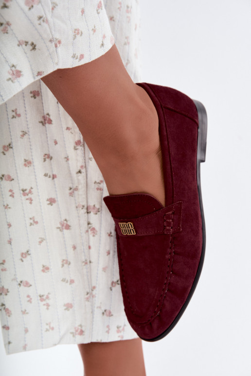 Mocassins femininos com babados e detalhes decorativos na cor bordô Kairo