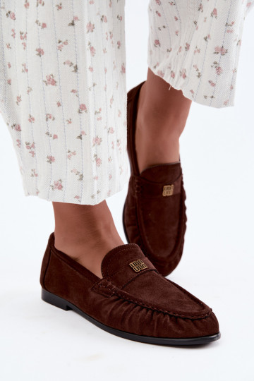 Mocassins femininos com babados e detalhes decorativos na cor chocolate Kairo