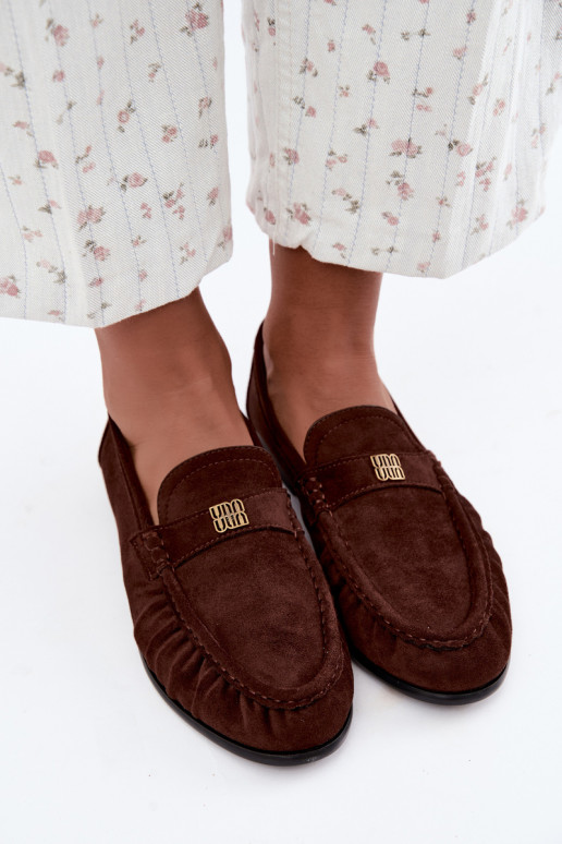 Mocassins femininos com babados e detalhes decorativos na cor chocolate Kairo