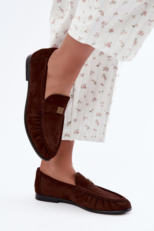 Mocassins femininos com babados e detalhes decorativos na cor chocolate Kairo