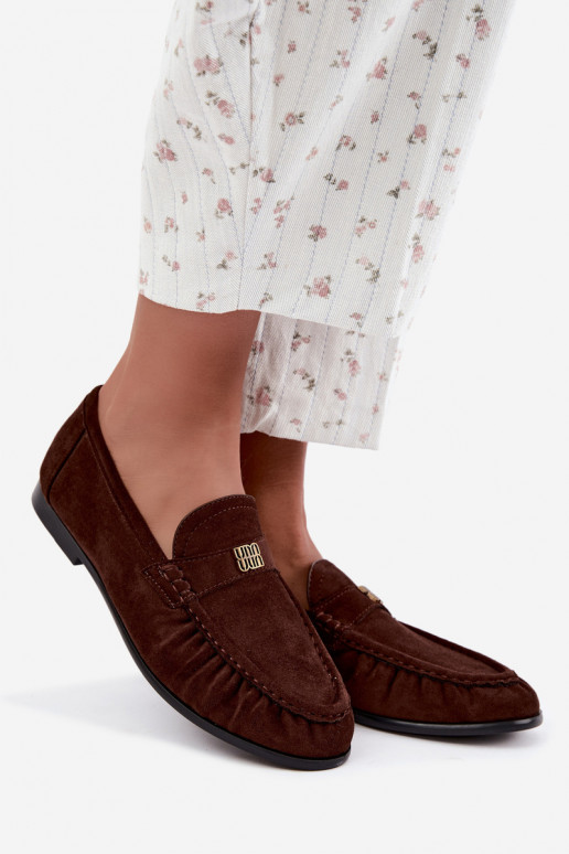 Mocassins femininos com babados e detalhes decorativos na cor chocolate Kairo