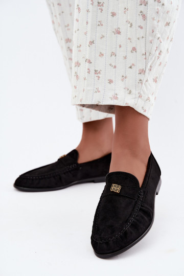 Mocassins femininos com babados e detalhes decorativos na cor preta Kairo 2
