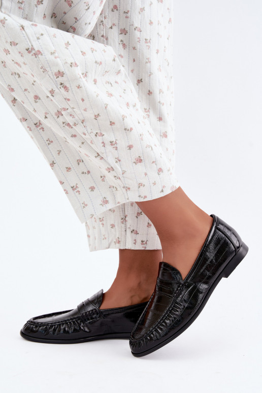 Mocassins brilhantes femininos com babados na cor preta Dulcy