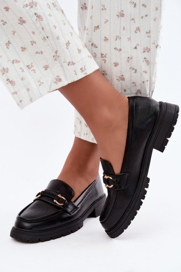 Mocassins femininos com detalhes elegantes na cor preta Brika
