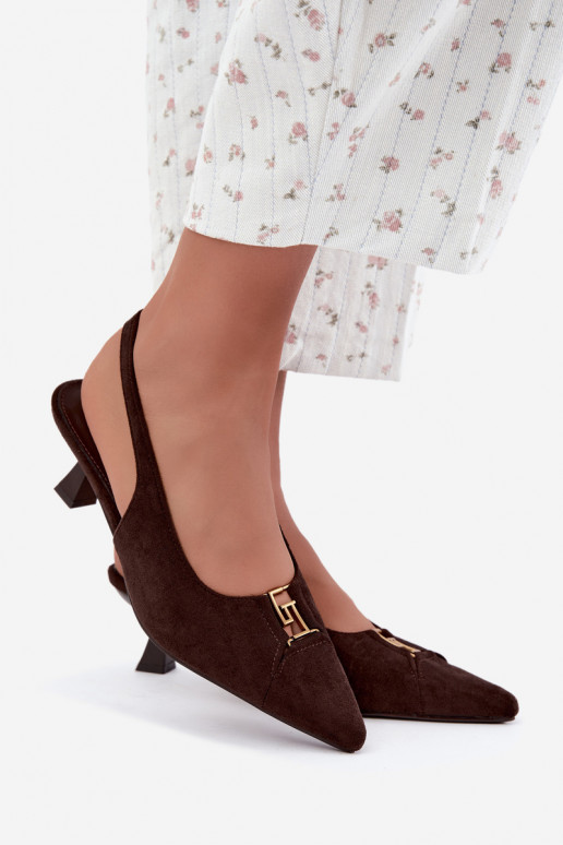 Sandálias de salto com calcanhar aberto e detalhes decorativos na cor chocolate Gilly