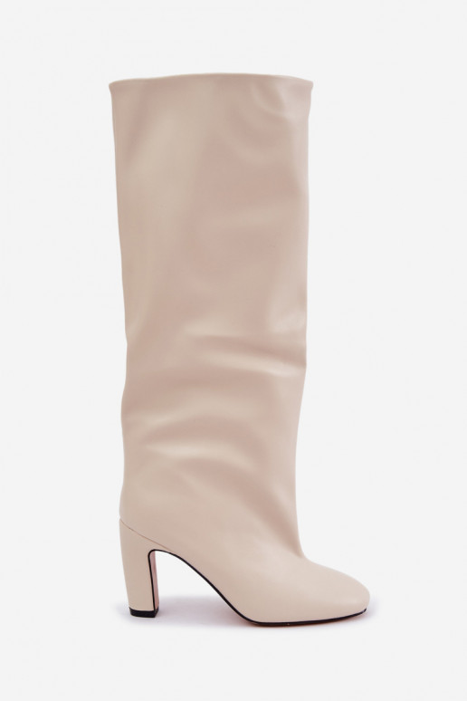 botas altas slip-on com salto na cor marfim Falina