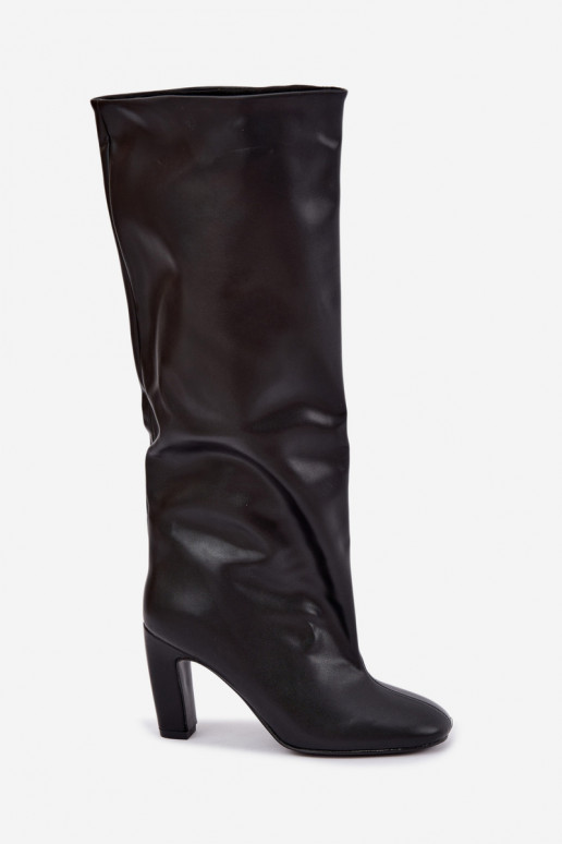 botas altas slip-on com salto na cor preta Falina