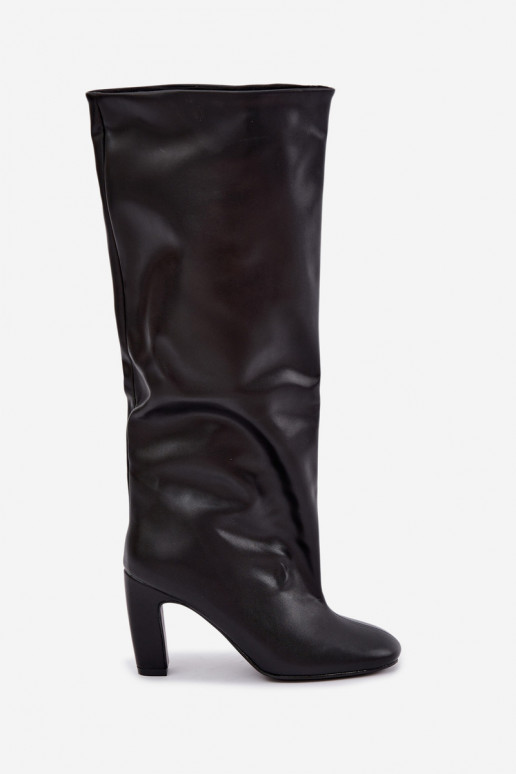 botas altas slip-on com salto na cor preta Falina
