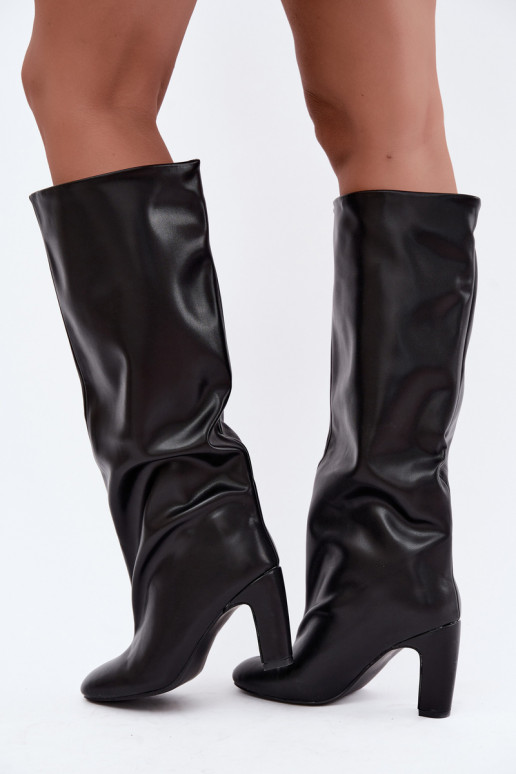 botas altas slip-on com salto na cor preta Falina