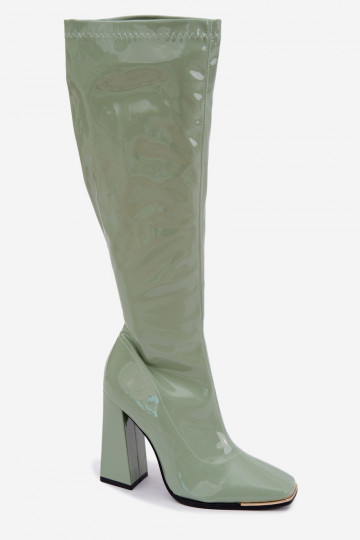 botas altas com efeito verniz e salto na cor verde Mlokva