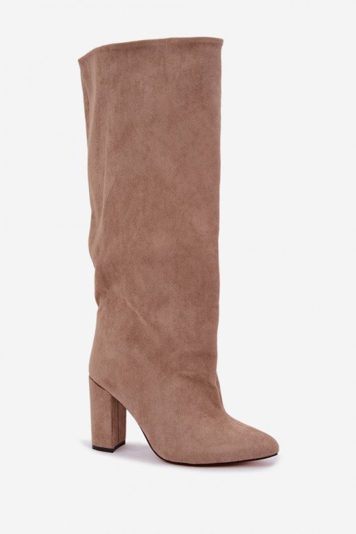 botas altas slip-on com salto na cor areia Emeline