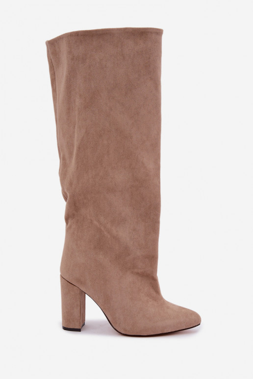 botas altas slip-on com salto na cor areia Emeline