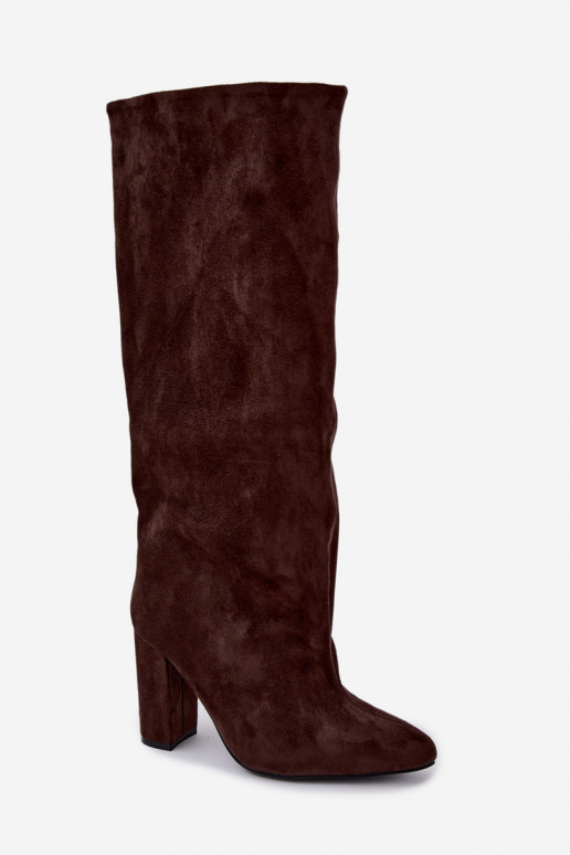 botas altas slip-on com salto na cor chocolate Emeline