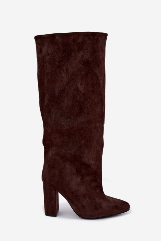 botas altas slip-on com salto na cor chocolate Emeline