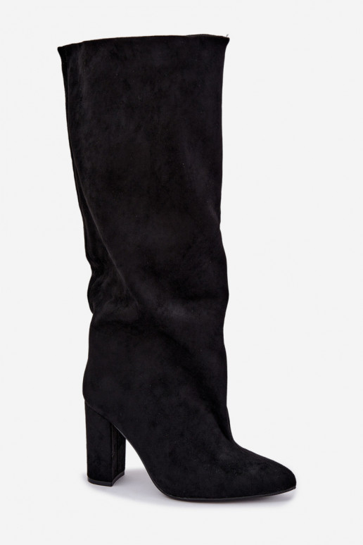 botas altas slip-on com salto na cor preta Emeline