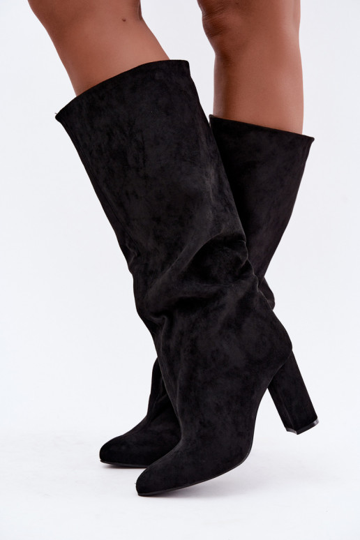 botas altas slip-on com salto na cor preta Emeline