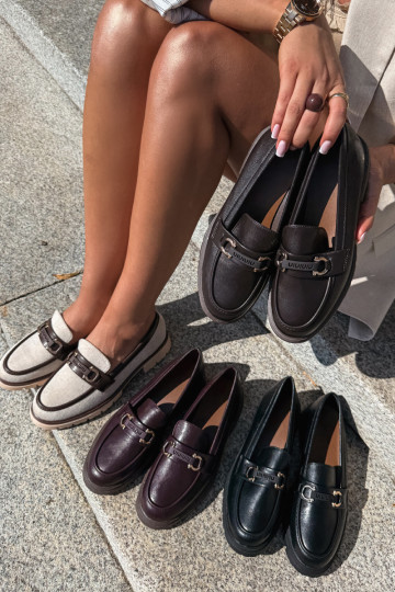 Mocassins femininos com detalhes elegantes na cor bordô Brika 2