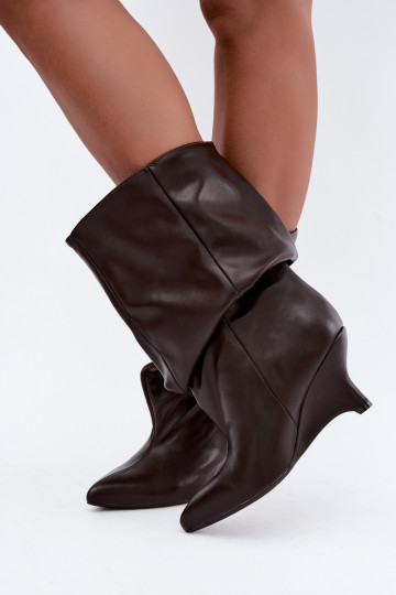 Botins slouchy com plataforma em chocolate Ilyna 2
