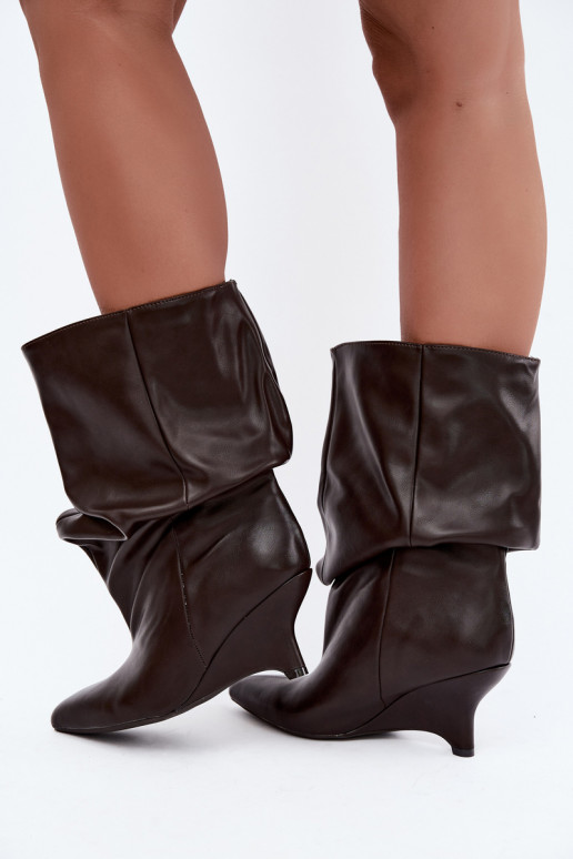 Botins slouchy com plataforma em chocolate Ilyna