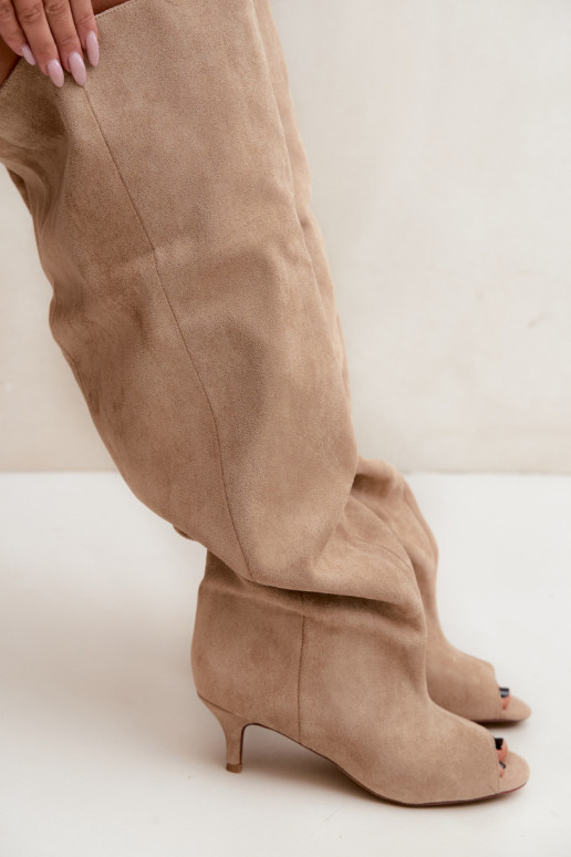 Botas altas com cano alto e bico aberto em areia Henya
