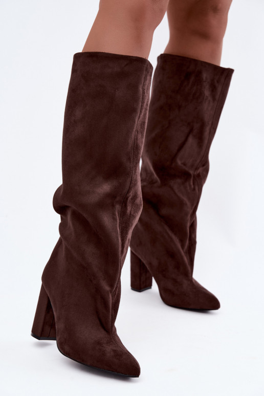 Botins com salto em chocolate Adoria