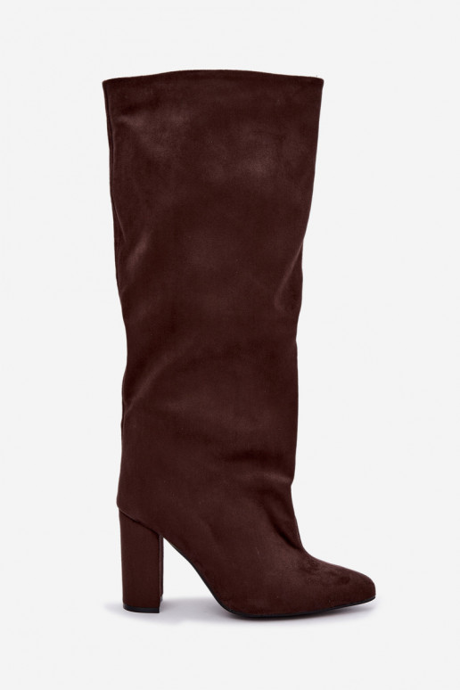 Botins com salto em chocolate Adoria