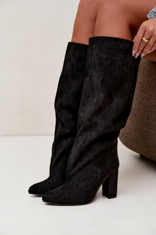 Botins com salto em preto Adoria