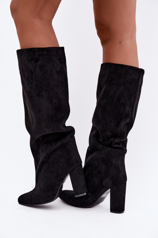 Botins com salto em preto Adoria