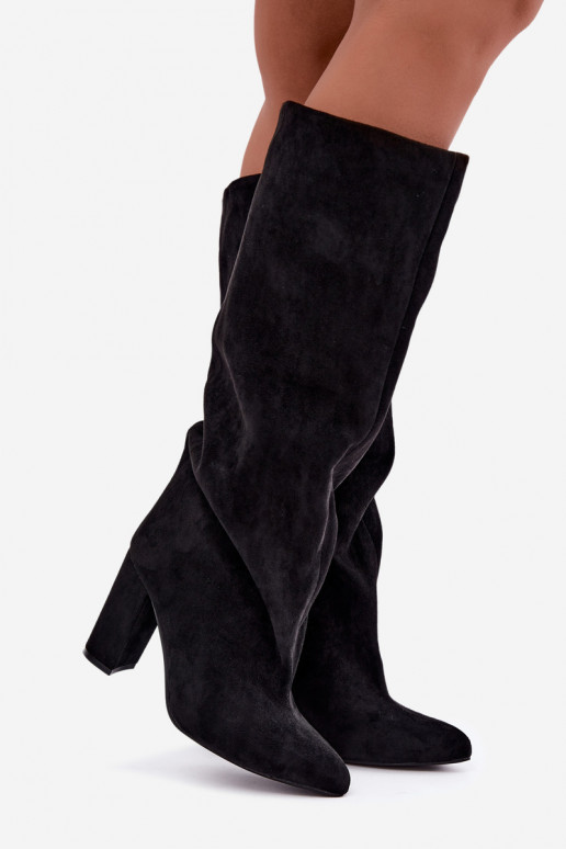 Botins com salto em preto Adoria