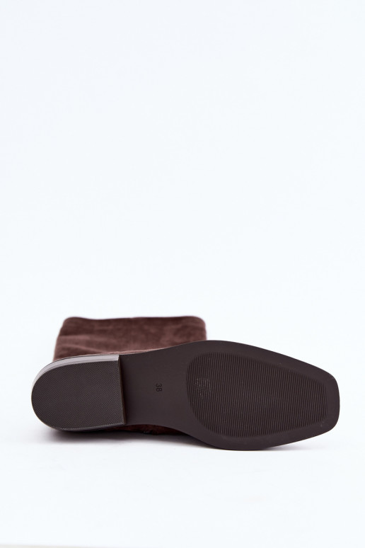 Botas altas femininas com salto baixo em chocolate Feretta