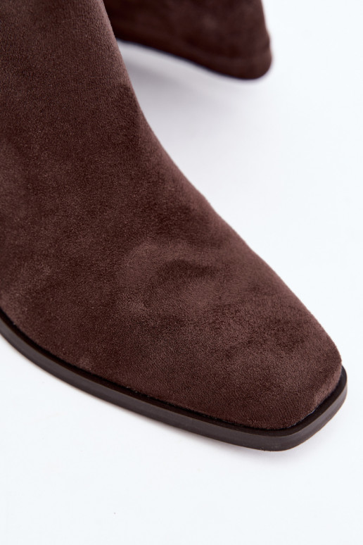 Botas altas femininas com salto baixo em chocolate Feretta