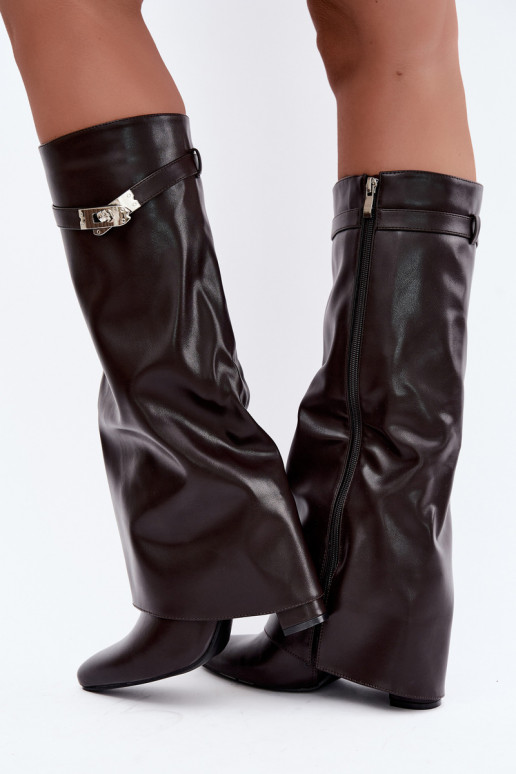 Botas altas femininas acolchoadas com cano costurado e saltos chocolate Salia