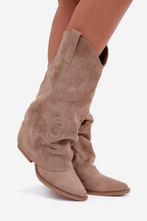 Botas altas de estilo cowboy enrugadas com saltos e cano costurado areia Ives