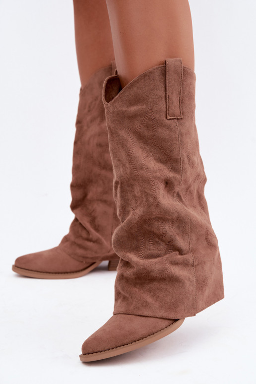 Botas altas de estilo cowboy enrugadas com saltos e cano costurado castanho Ives