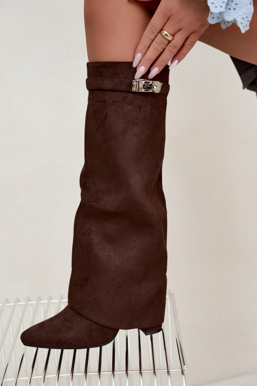 Botas altas femininas acolchoadas com cano costurado e saltos chocolate Salia