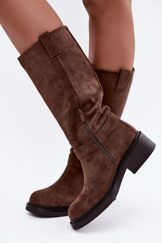 Botas femininas acima do joelho com detalhes decorativos na cor marrom Morla