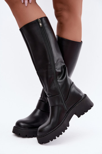 Botas femininas isoladas acima do joelho com fivelas na cor preta Glena