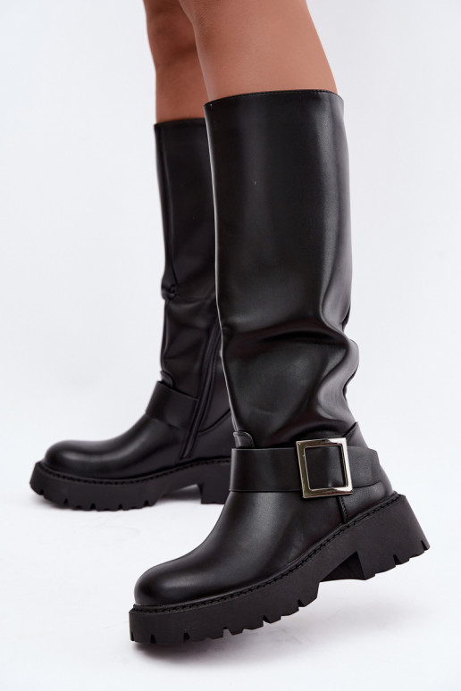 Botas femininas isoladas acima do joelho com fivelas na cor preta Glena