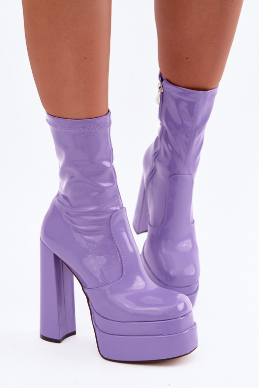 Botins envernizados com plataforma na cor violeta Lotisha