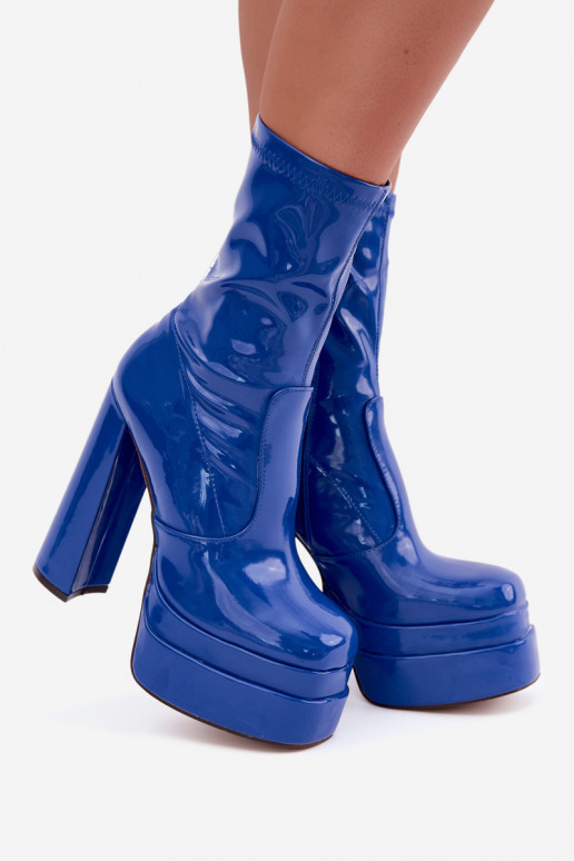 Botins envernizados com plataforma na cor azul escuro Lotisha