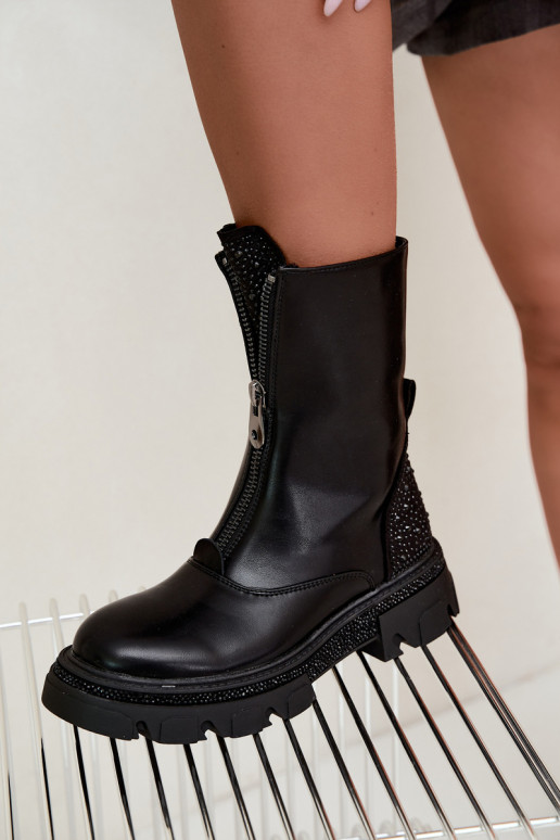 Botins femininos isolados com decoração na cor preta Inenia