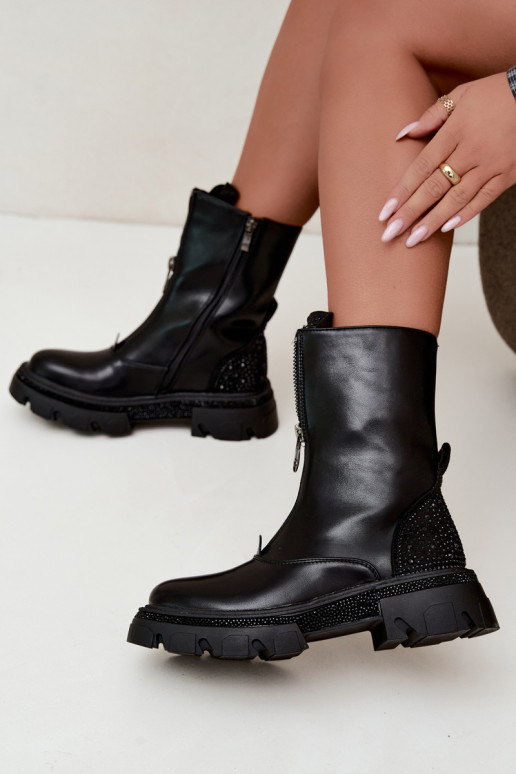 Botins femininos isolados com decoração na cor preta Inenia