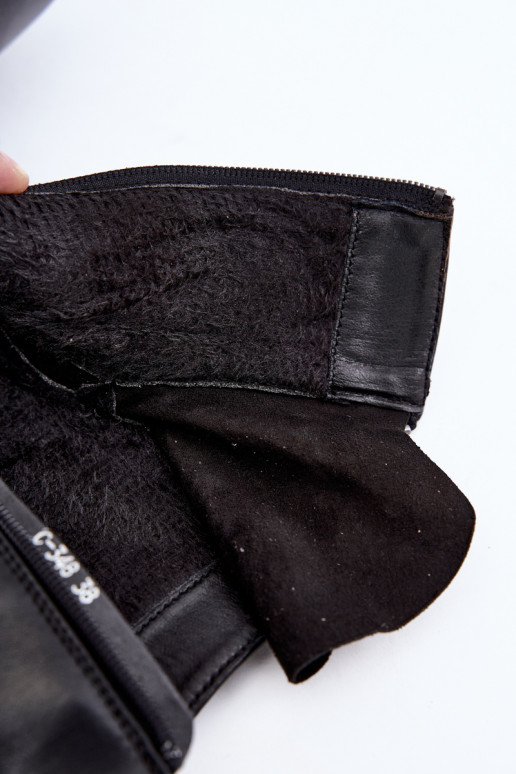 Botins femininos isolados com decoração na cor preta Inenia