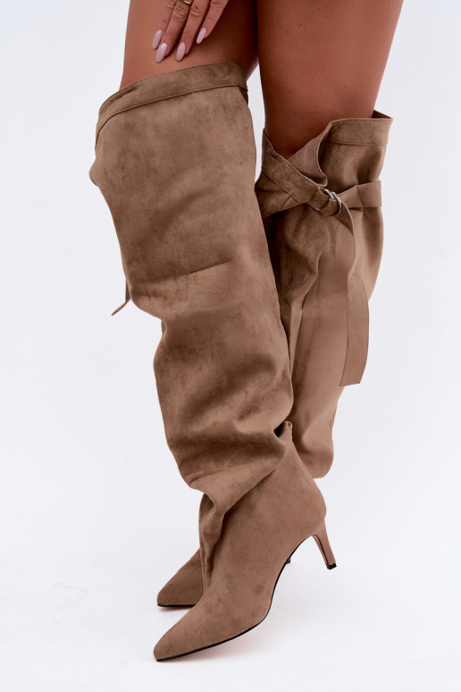 Botas femininas slip-on acima do joelho com salto na cor areia Rosena