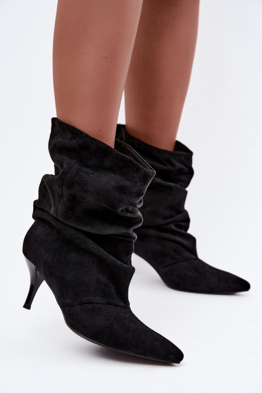 Botins slouchy femininos com salto fino na cor preta Harissa