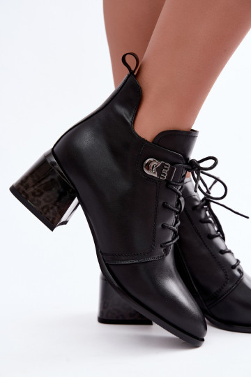 Botins de couro isolados femininos Klocke, pretos Pirelia